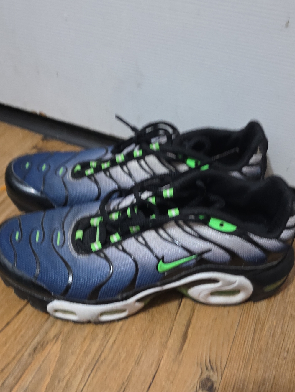 Nike Kids Blue Black Green Gradient Sneakers